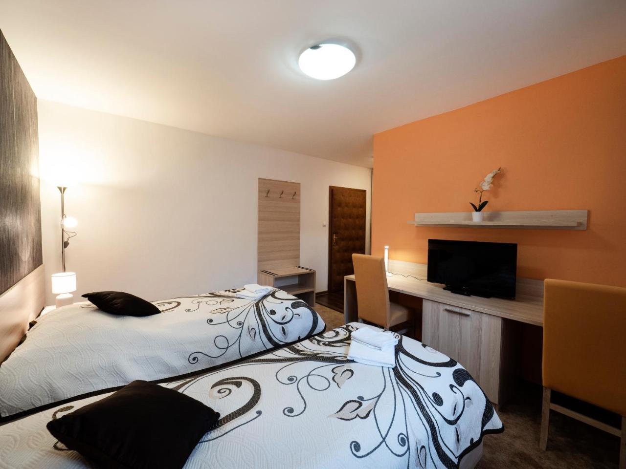 Penzion Almada Zvolen Extérieur photo